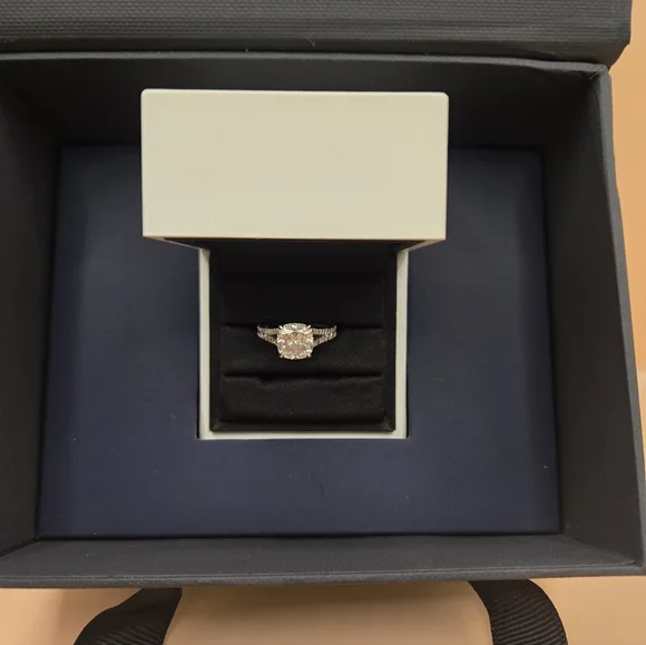 3 Carrat Sparkling Mossinate Center Stone  Diamond. 925 Sterling Silver Size 6 - Picture 3 of 5